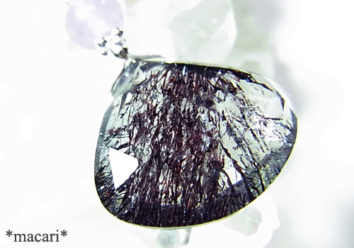 �C���N���[�W�����N�H�[�c�ƃ}���A���C�g�̃y���_���g