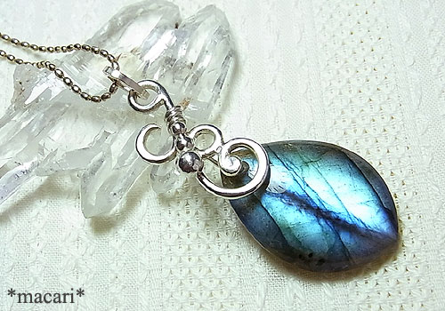 ���u���h���C�g�̓����y���_���g