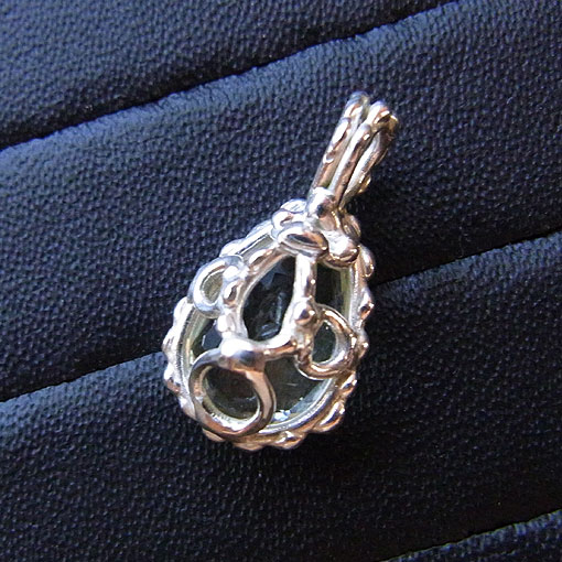 ���r�A���O���X�@�y���_���g