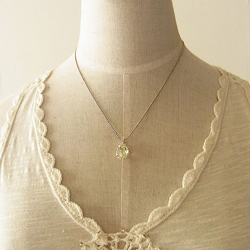 ���r�A���O���X�@�y���_���g