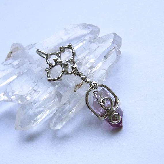 �A���V�X�g���΂̃y���_���g