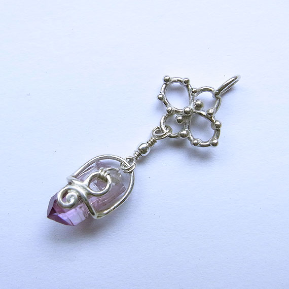 �A���V�X�g���΂̃y���_���g