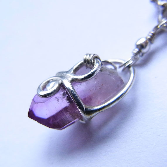 �A���V�X�g���΂̃y���_���g