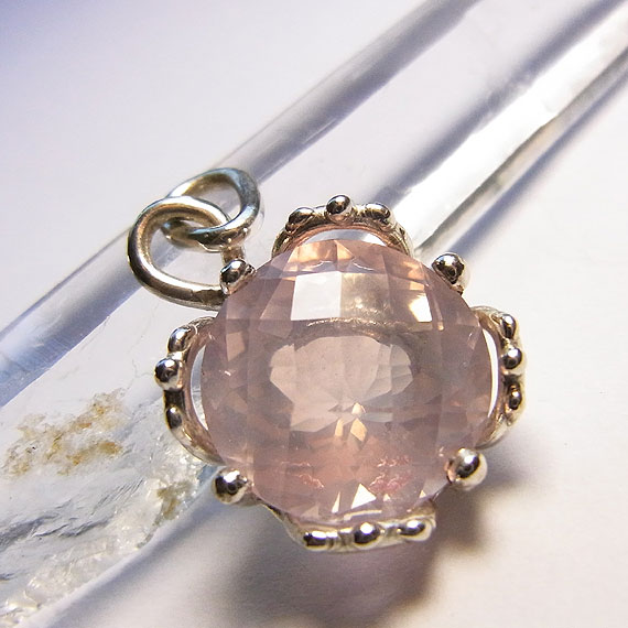 ���[�Y�N�H�[�c�@�y���_���g