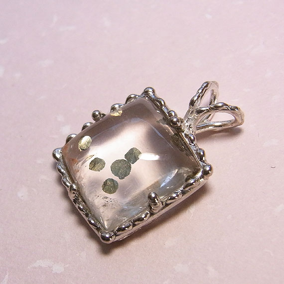 �p�C���C�g�C���N�H�[�c�̃y���_���g