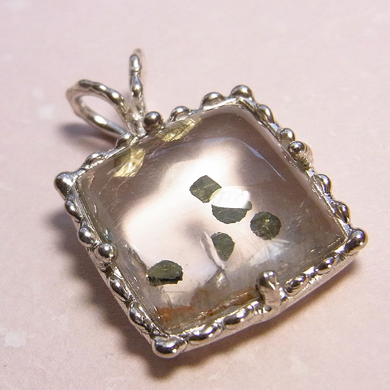 �p�C���C�g�C���N�H�[�c�̃y���_���g