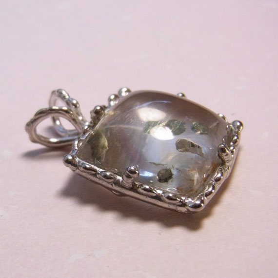 �p�C���C�g�C���N�H�[�c�̃y���_���g