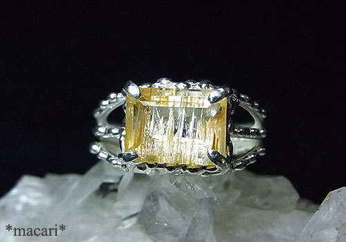 �����i�C�g�C���g�p�[�Y�@�����O