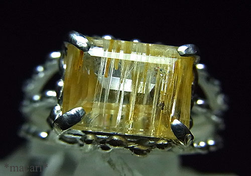 �����i�C�g�C���g�p�[�Y�@�����O