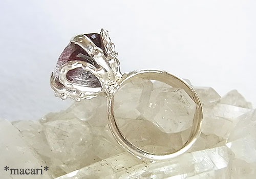 �C���N���[�W�����N�H�[�c�̃����O