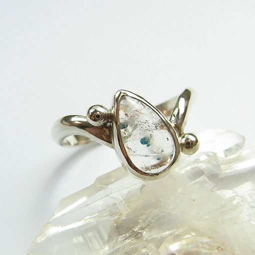 �W�����C�C���N�H�[�c�̃����O