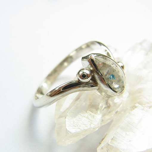 �W�����C�C���N�H�[�c�̃����O