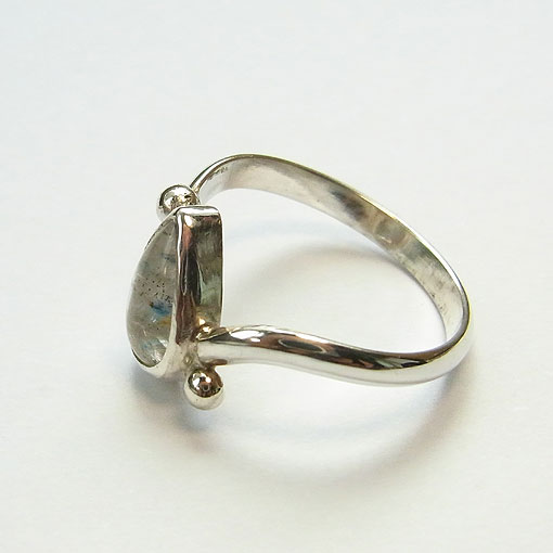 �W�����C�C���N�H�[�c�̃����O