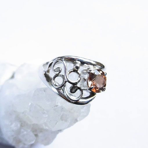 �A���_���T�C�g�i�A���_�����[�T�C�g�j�̓��������O