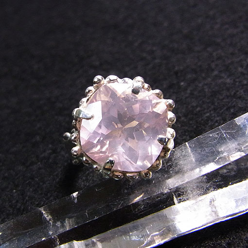 ���[�Y�N�H�[�c�@�����O