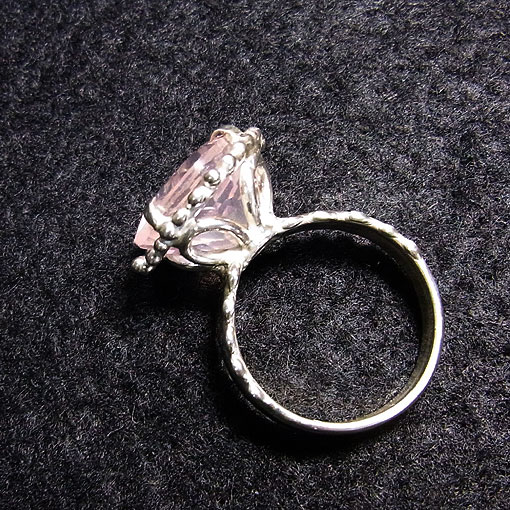 ���[�Y�N�H�[�c�@�����O