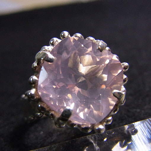 ���[�Y�N�H�[�c�@�����O