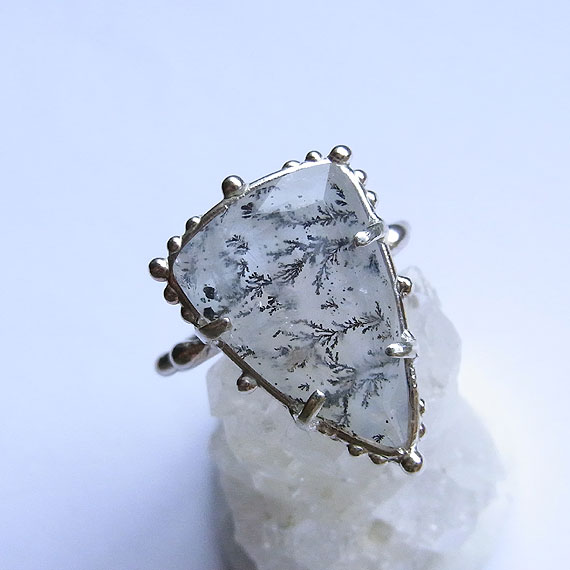 �f���h���b�N�N�H�[�c�@�����O