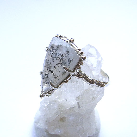 �f���h���b�N�N�H�[�c�@�����O