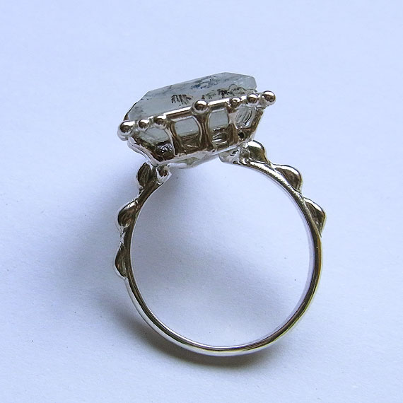 �f���h���b�N�N�H�[�c�@�����O